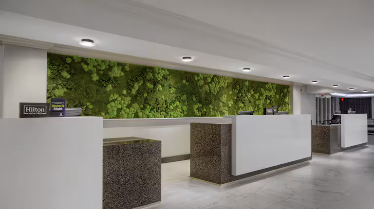 DoubleTree by Hilton Hotel at the Entrance to Universal Orlando